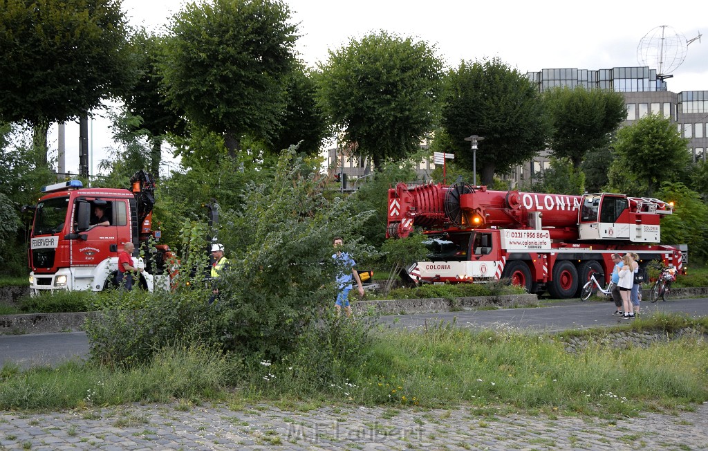 Koelner Seilbahn Gondel blieb haengen Koeln Linksrheinisch P783.JPG - Miklos Laubert